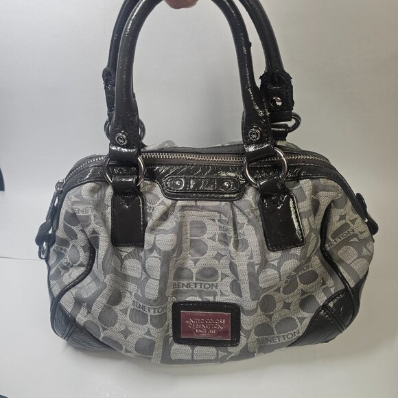 Linea BB1 United Colors of Benetton Since 1965.  This is a small women's purse. - Picture 1 of 16
